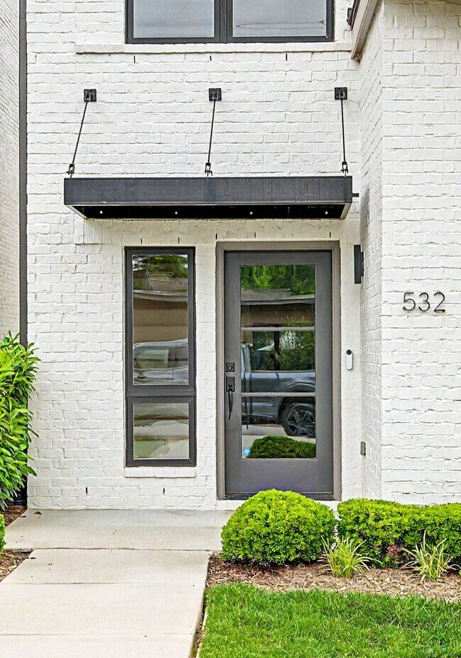 Building Photo - Stunning 3BR/3.5BA contemporary condo in the heart of Wedgewood-Houston!