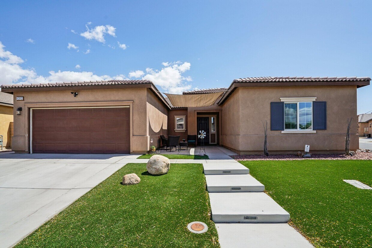 Primary Photo - 42912 Gazapo Ct