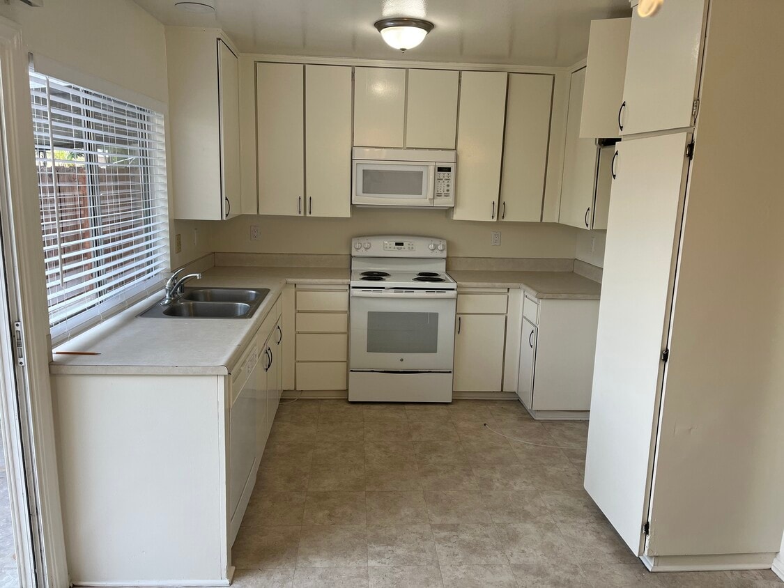 11055 Eaton Way, Stanton, CA 90680 Townhouse for Rent in Stanton, CA