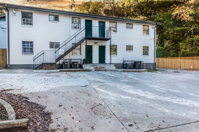 Fachada actualmente en renovación - 156 Fairfield Pl NW