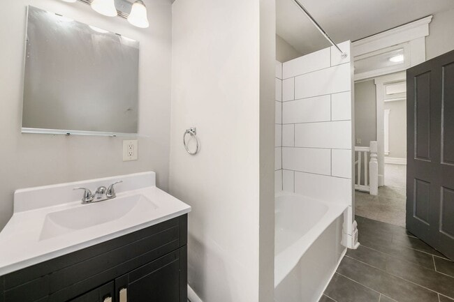 Building Photo - Beautiful 2-bed Townhome located in Olde Towne East!