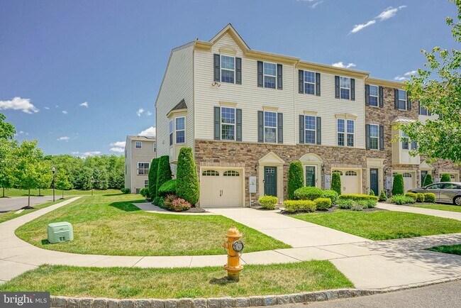 Foto del edificio - 1 Village Green Ln