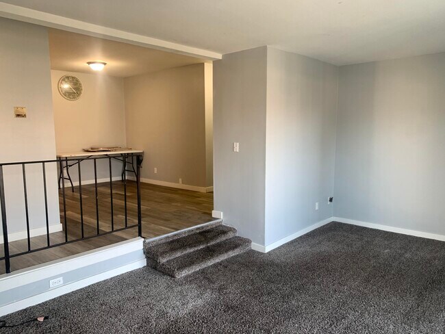 Building Photo - 2650 W Custer Ave