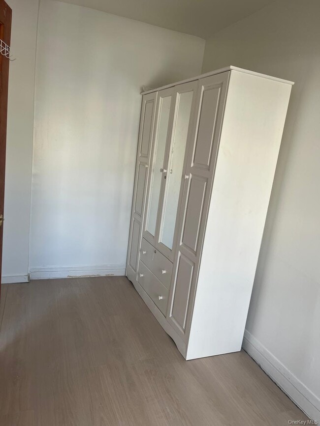 Foto del edificio - 93-08 74th Pl