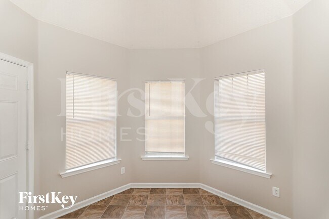 Foto del edificio - 4566 Tulip Bend Dr