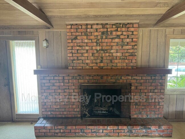 Foto del edificio - 711 Riverview Dr