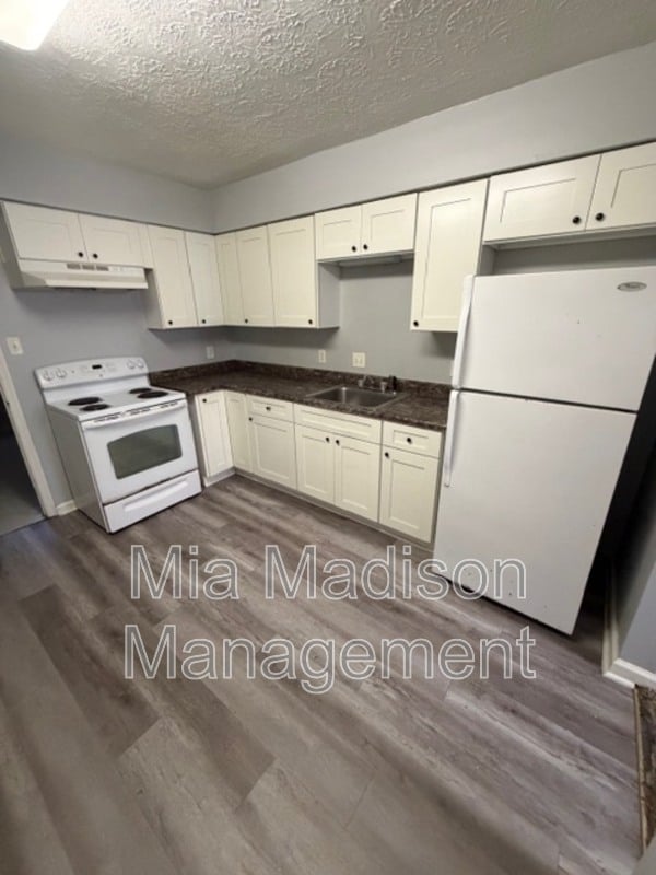 Building Photo - 113 Ladonna Dr