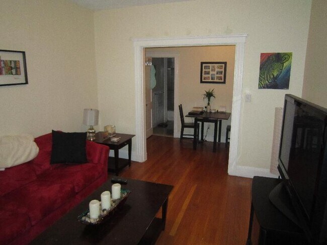 Foto del edificio - 185 Chestnut Hill Ave