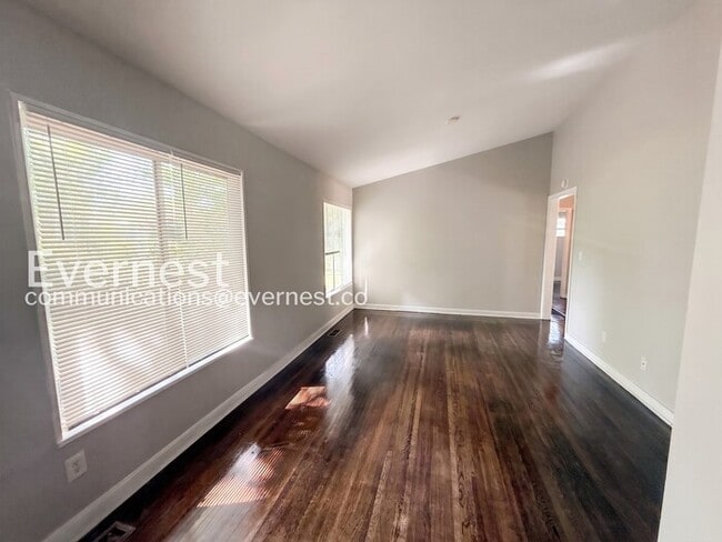 Building Photo - 1232 Oakwood St