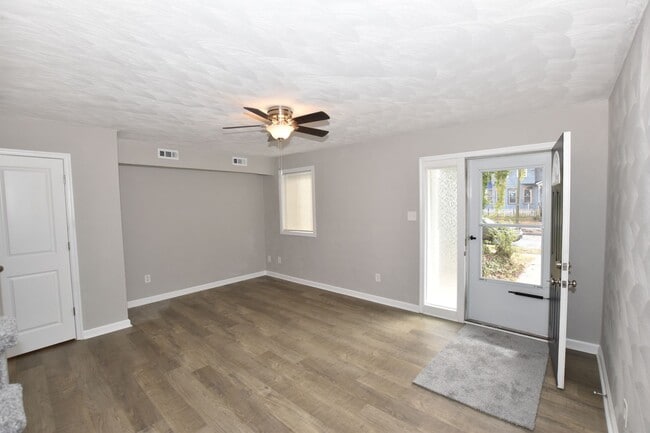 Photo - 1324 W 38th St House