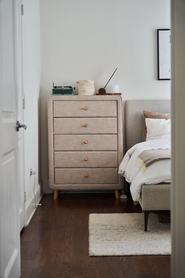 Foto del edificio - 300 E 64th St