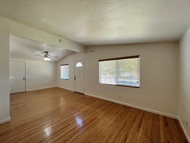 Foto del edificio - Charming Three Bedroom South Napa Home