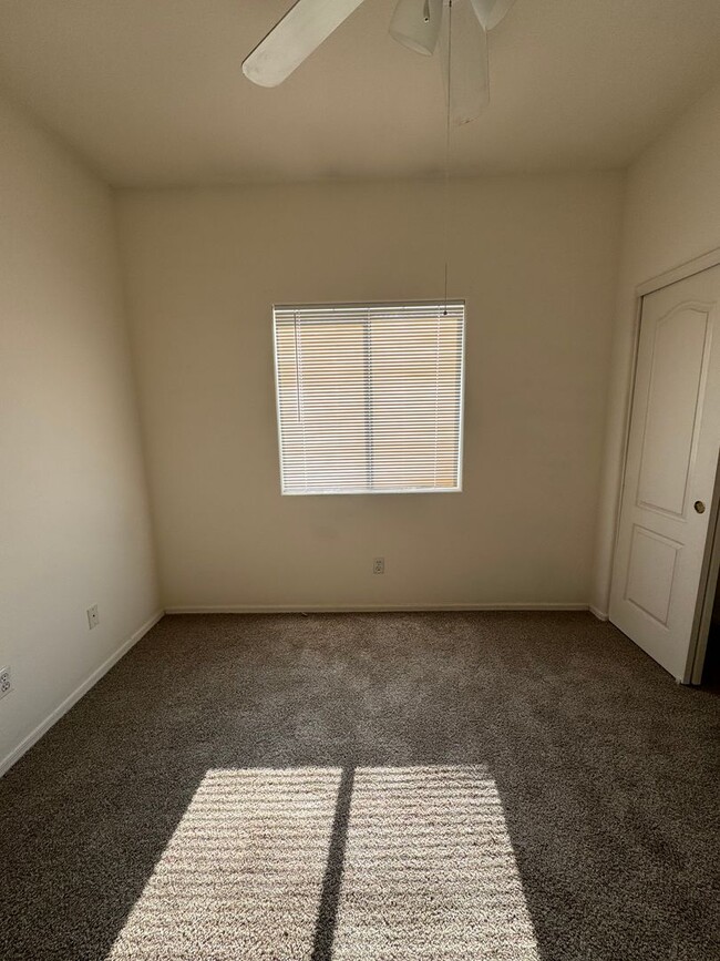 Building Photo - 3 BEDROOM IN SAN TAN RANCH