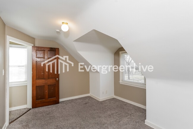 Building Photo - 4854 N 73rd St