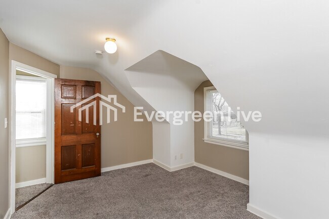 Foto del edificio - 4854 N 73rd St