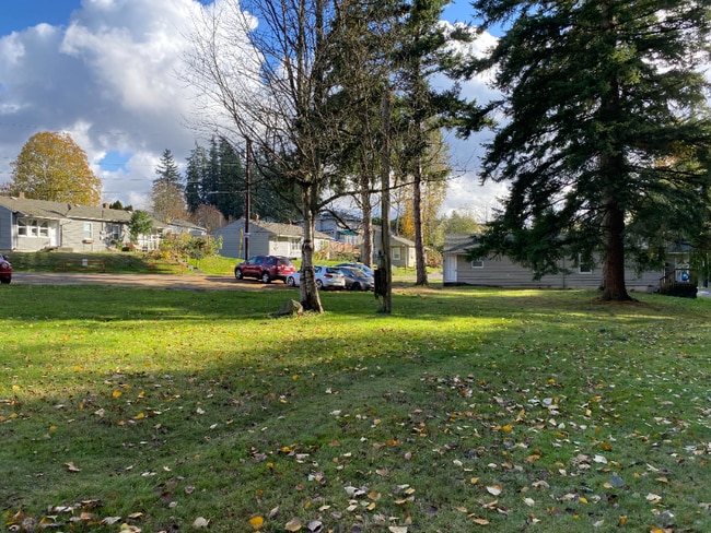 Foto del edificio - 12221 Beverly Park Rd