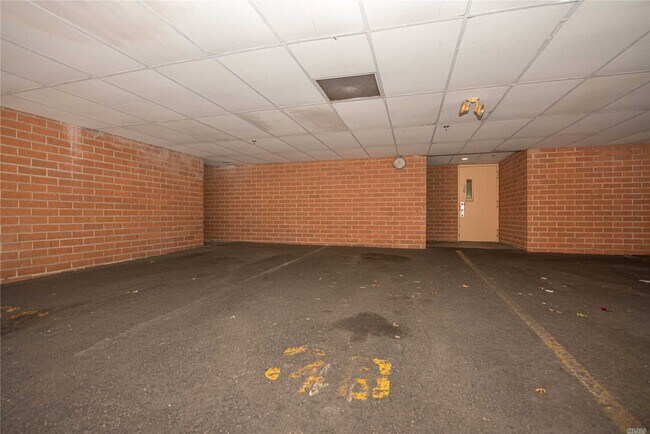 Building Photo - 205 Mineola Blvd