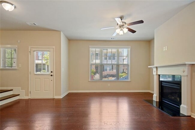 Foto del edificio - 740 Village Field Ct NW