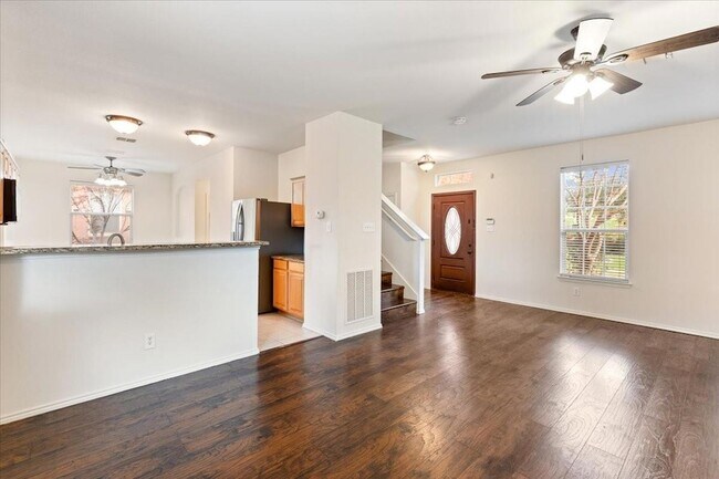 Foto del edificio - 1530 Cliff Creek Dr