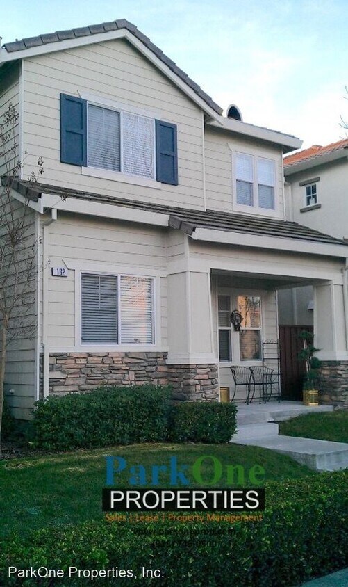 Primary Photo - 3 br, 2.5 bath House - 162 Crescent Plaza