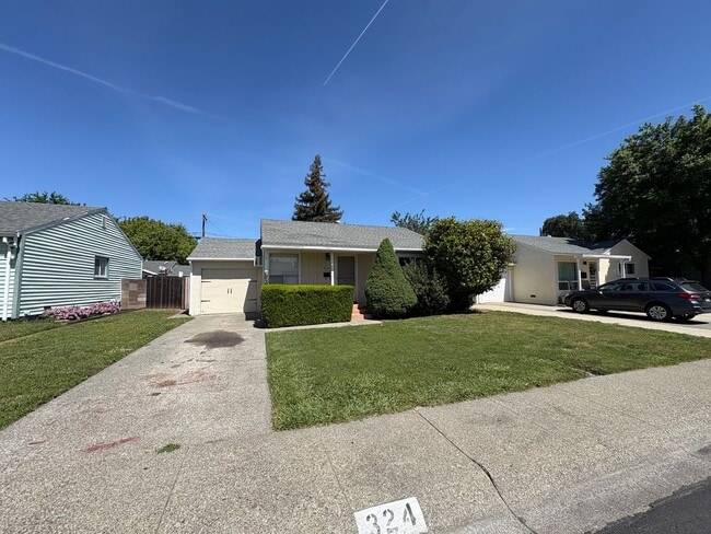 Building Photo - 324 Cottonwood St