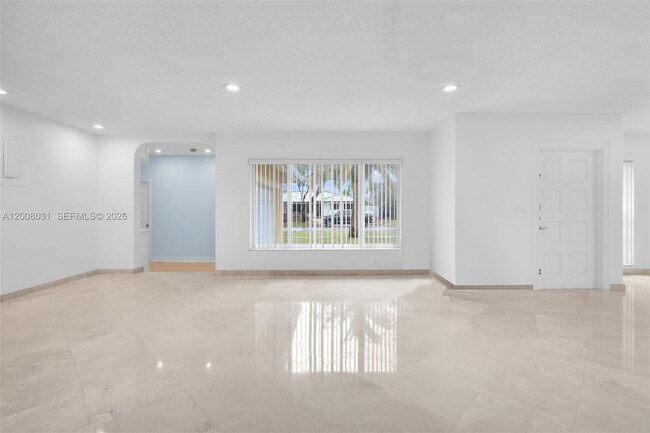 Foto del edificio - 3441 N Hills Dr