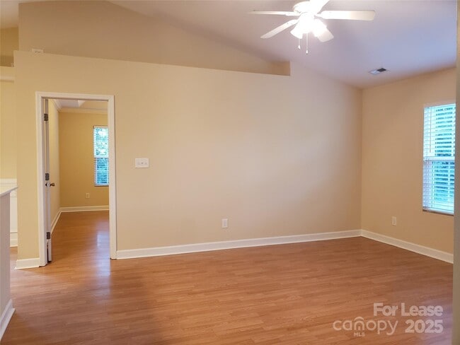 Building Photo - 4589 Shawnee Ct