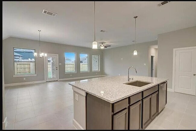 Foto del edificio - 5831 Turquoise Hl Ln