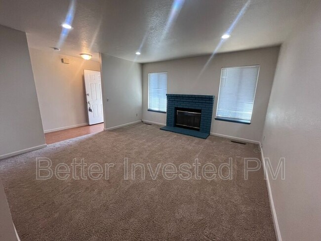 Building Photo - 5919 Montecito Blvd