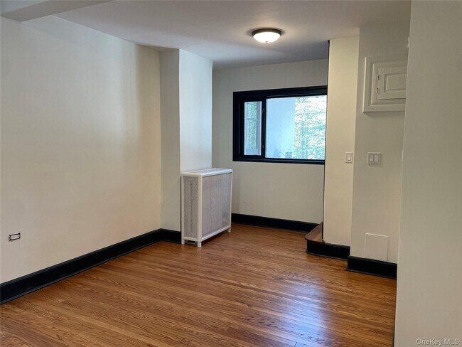 Foto del edificio - 12 Pine Hill Rd