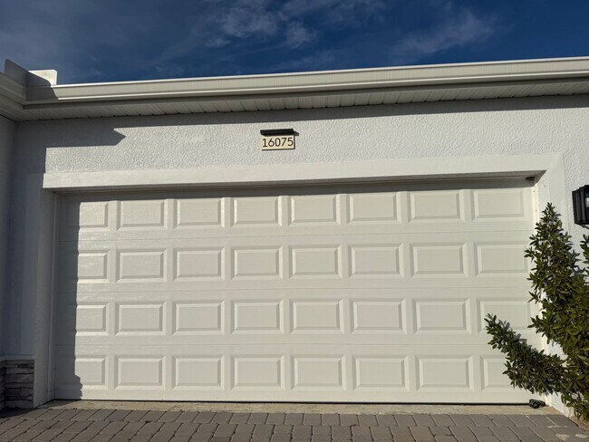 Foto del edificio - 16077 Badalona Dr