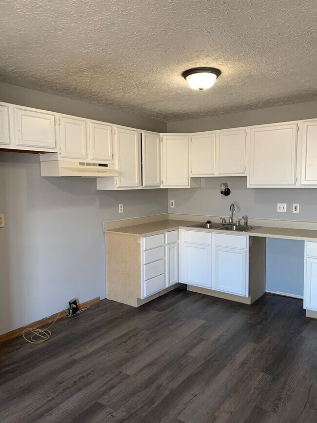 Foto del edificio - Beautiful 3 bed home 2 bath house w/ attac...