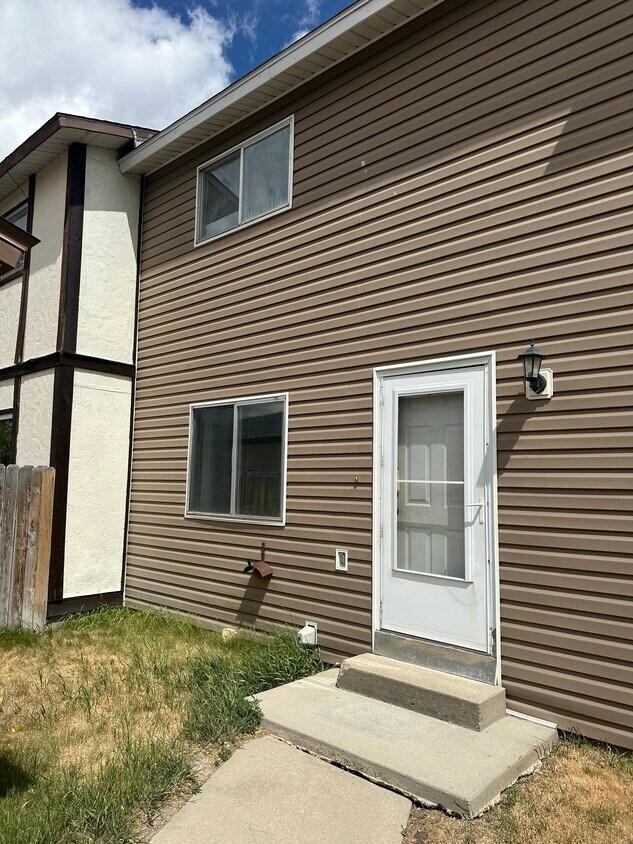 Foto principal - 107 E Miller St