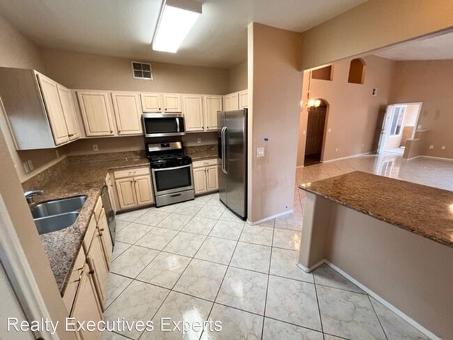 Building Photo - 2 br, 2 bath House - 6164 Pine Villa Ave #203