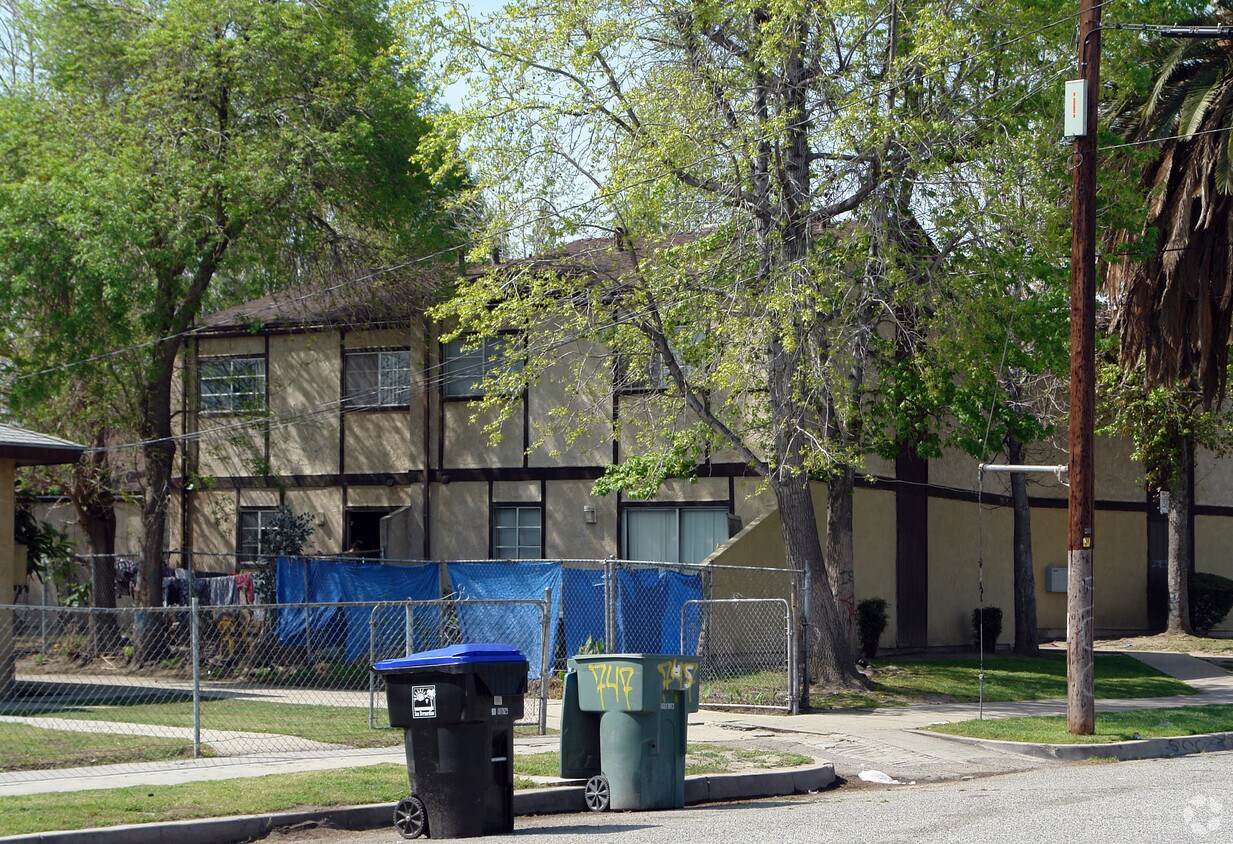 Primary Photo - 755 W 8th St