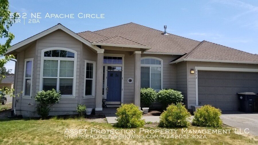 Primary Photo - 552 NE Apache Cir