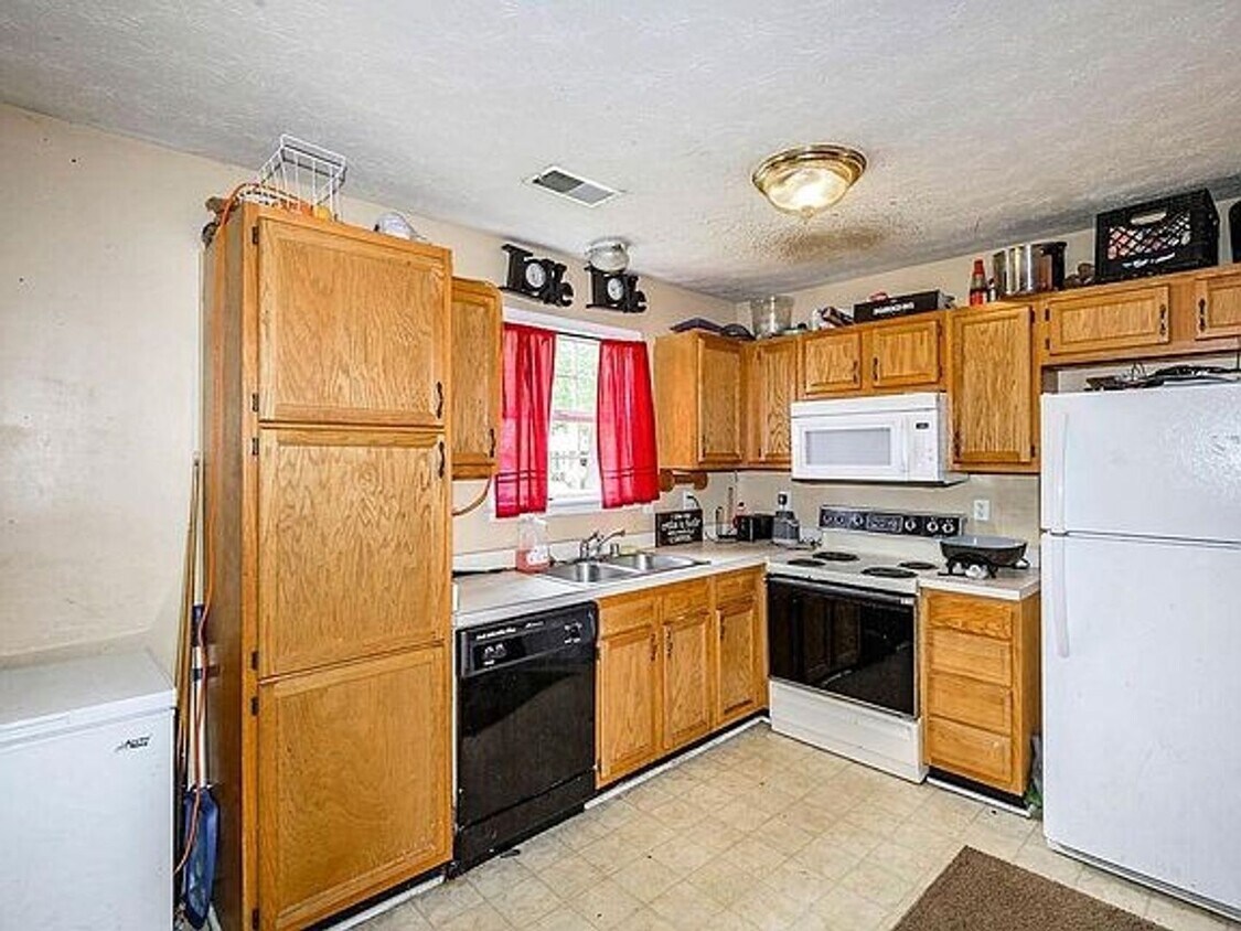 Primary Photo - 220 State St