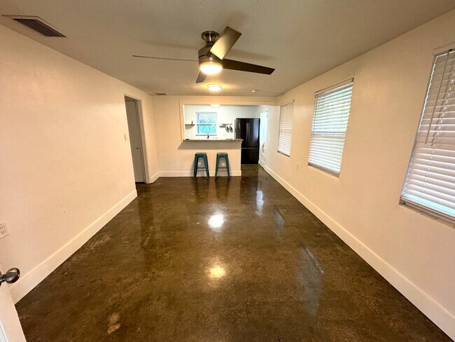 Building Photo - Charming 2-Bed/1-Bath Home for Rent!! Sara...
