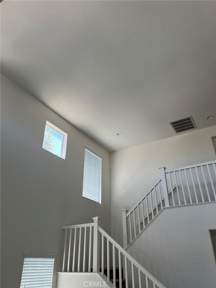 Building Photo - 762 St James Dr