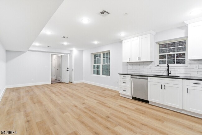 Foto del edificio - 129 Mt Pleasant Ave
