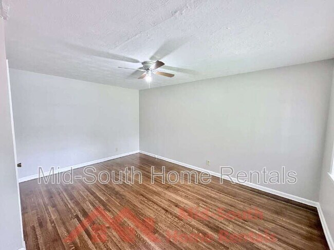Foto del edificio - 1388 Eason Ave