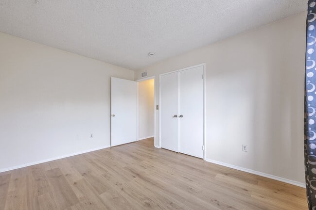 Building Photo - 515 W Gardena Blvd