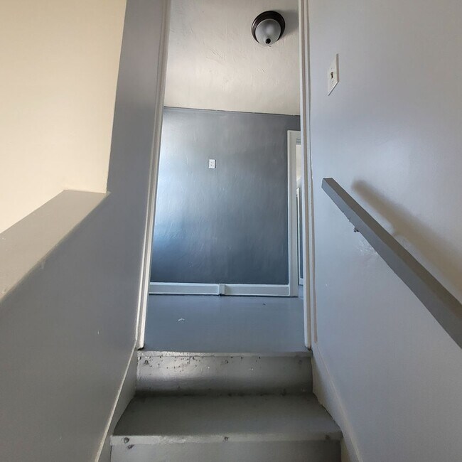 Foto del edificio - CLE Single Family 4 Bed 1 Bath FOR RENT!