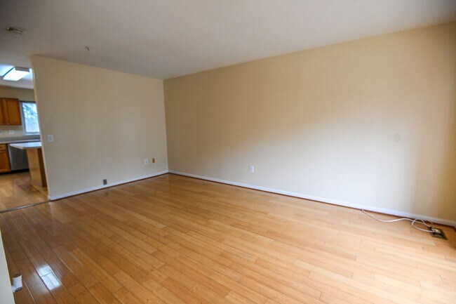 Foto del edificio - Seven Oaks Townhouse