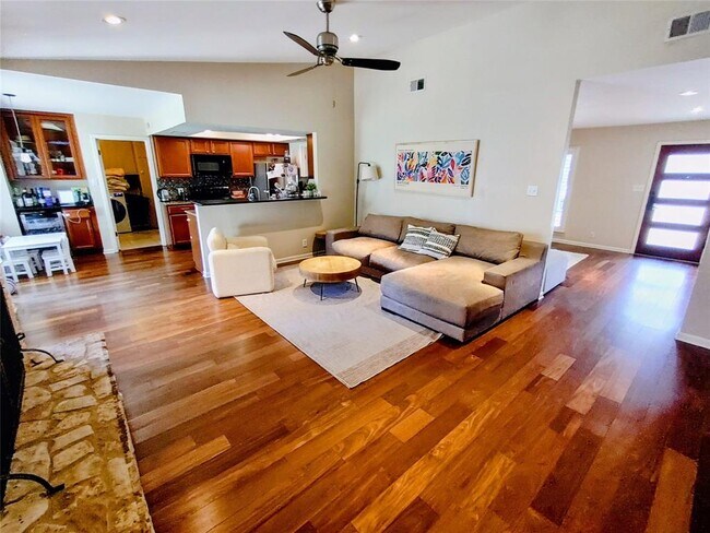 Foto del edificio - 7503 Chimney Corners