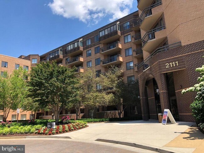 Foto del edificio - 2111 Wisconsin Ave NW