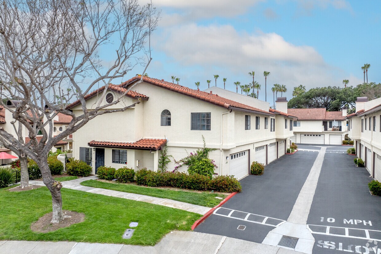 Las Palmas - 4070-4260 Porte De Palmas San Diego, CA 92122 | Apartments.com