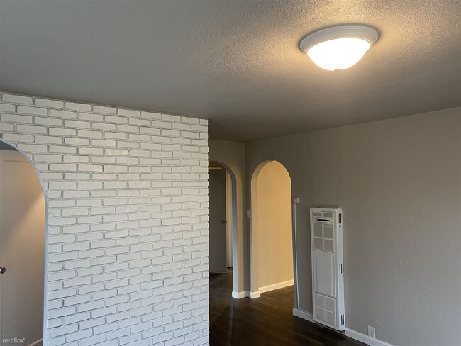 Building Photo - 2 br, 1.5 bath House - 438 West Birch Avenue