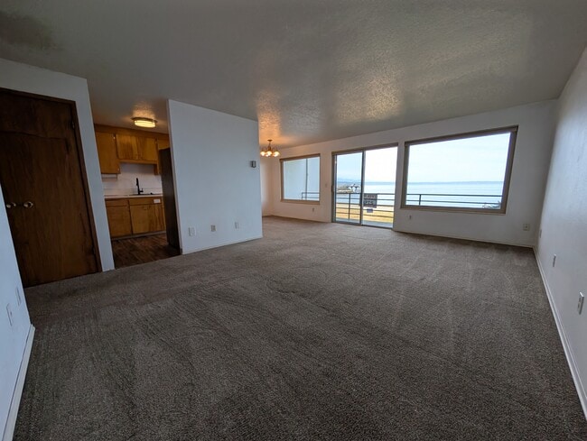 Building Photo - 250 Beach Pl
