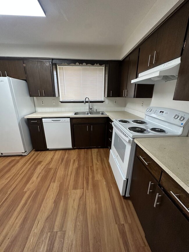 Building Photo - Gorgeous 3 Bedroom 2 Bathroom House!!!! #1101